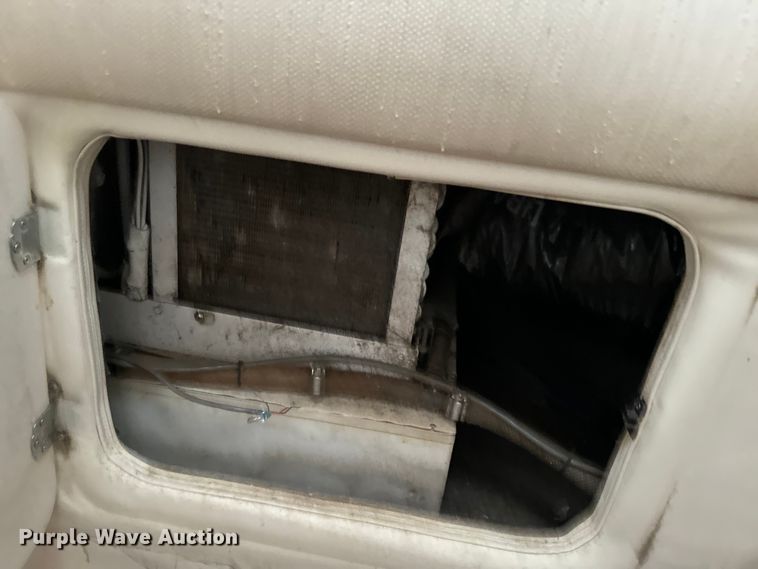 image for item NQ9663 1998 Larson 290 Cabrio  boat