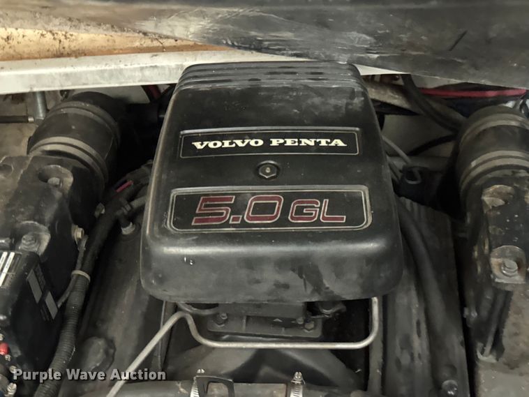 image for item NQ9663 1998 Larson 290 Cabrio  boat