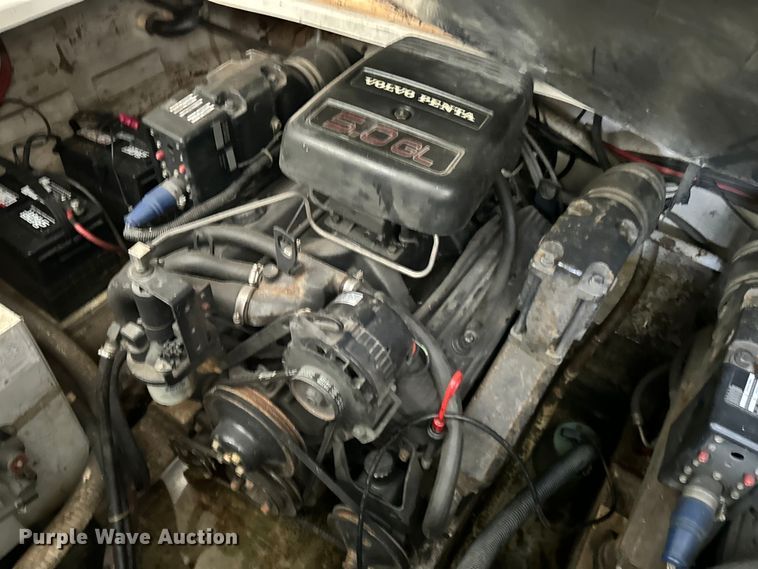 image for item NQ9663 1998 Larson 290 Cabrio  boat