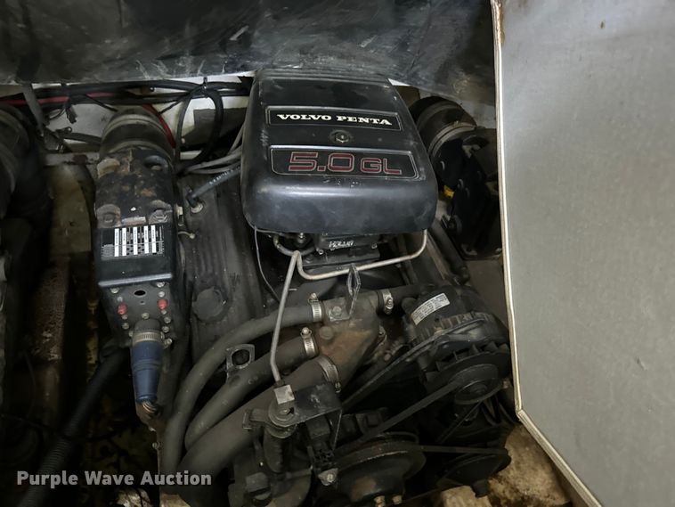 image for item NQ9663 1998 Larson 290 Cabrio  boat