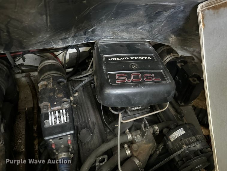 image for item NQ9663 1998 Larson 290 Cabrio  boat