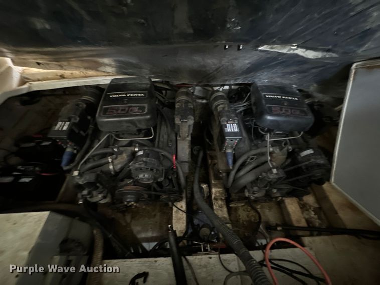 image for item NQ9663 1998 Larson 290 Cabrio  boat