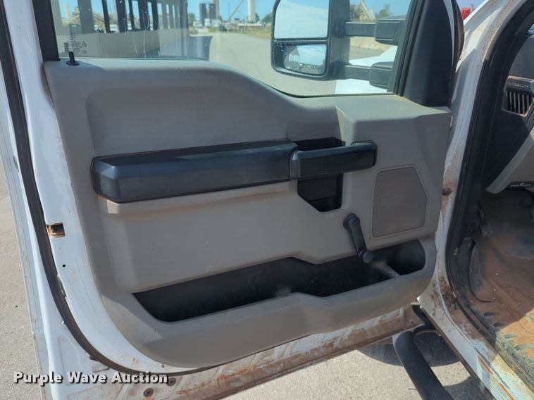 image for item NW9505 2018 Ford F550 Super Duty utility / service truck