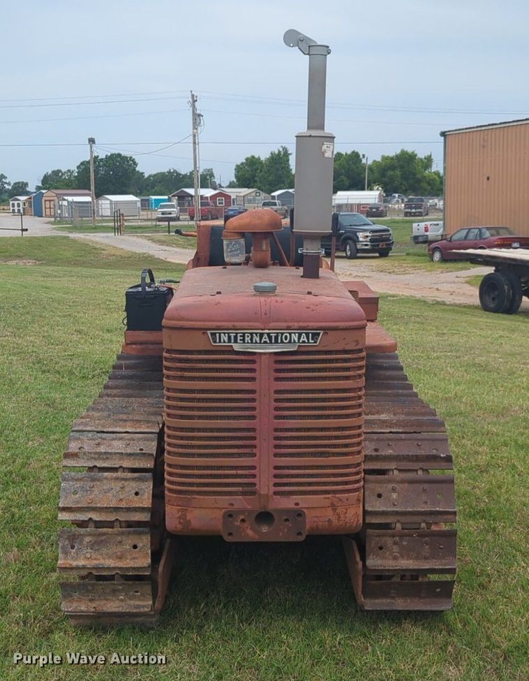 image for item NW9547 International T6 tractor