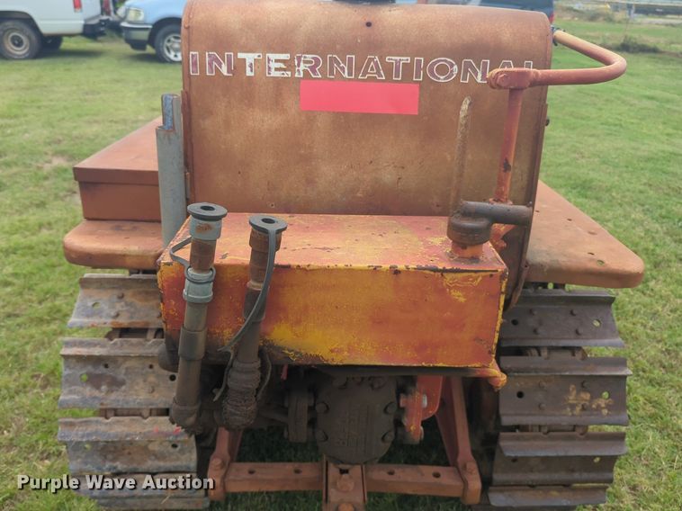 image for item NW9547 International T6 tractor
