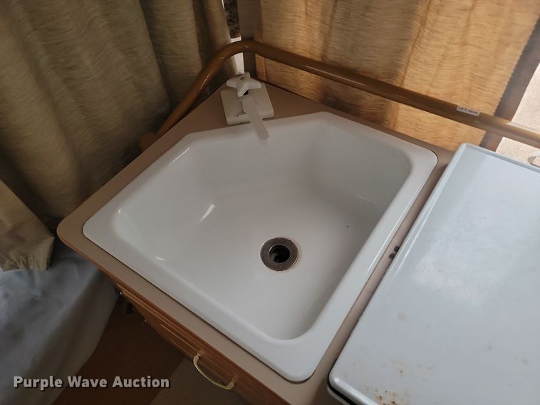 image for item OD9586 2001 Fleetwood 7x19GRTR pop-up camper