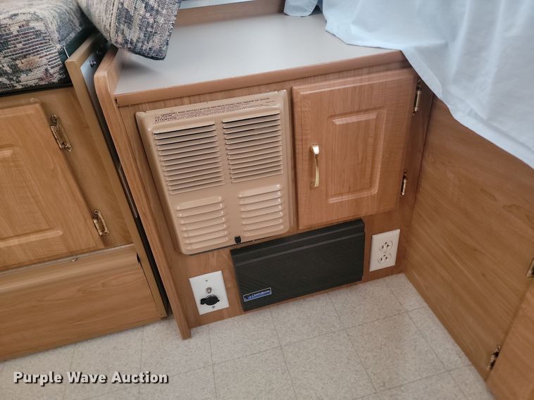 image for item OD9586 2001 Fleetwood 7x19GRTR pop-up camper