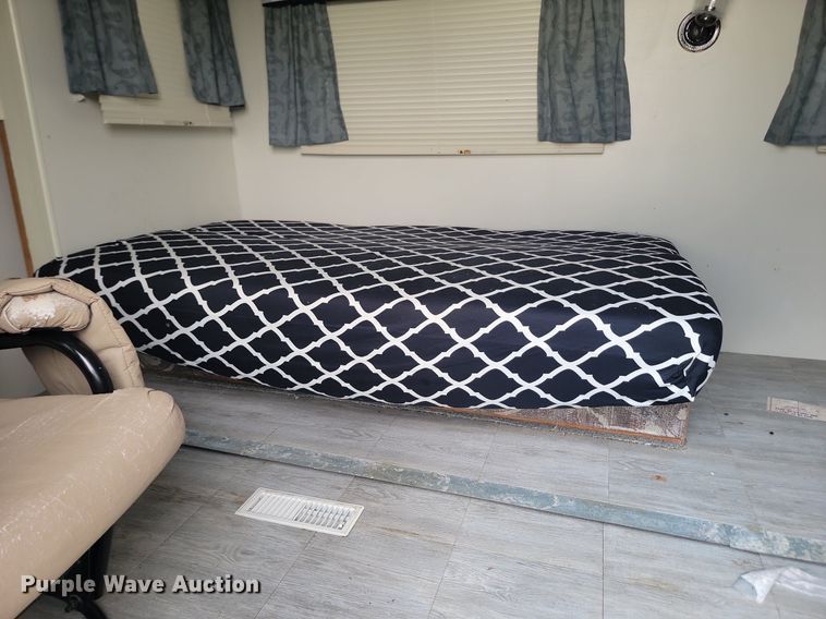 image for item OD9587 2002 Fleetwood Prowler 30N camper