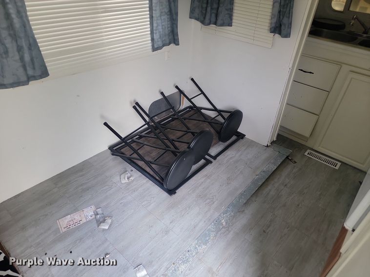 image for item OD9587 2002 Fleetwood Prowler 30N camper