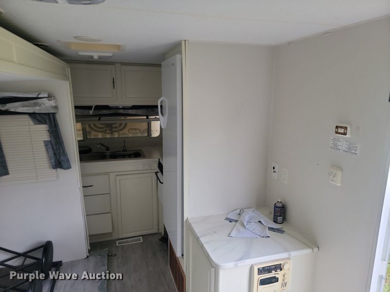 image for item OD9587 2002 Fleetwood Prowler 30N camper