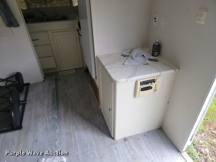 image for item OD9587 2002 Fleetwood Prowler 30N camper