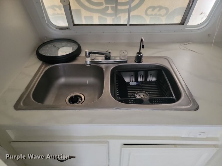 image for item OD9587 2002 Fleetwood Prowler 30N camper