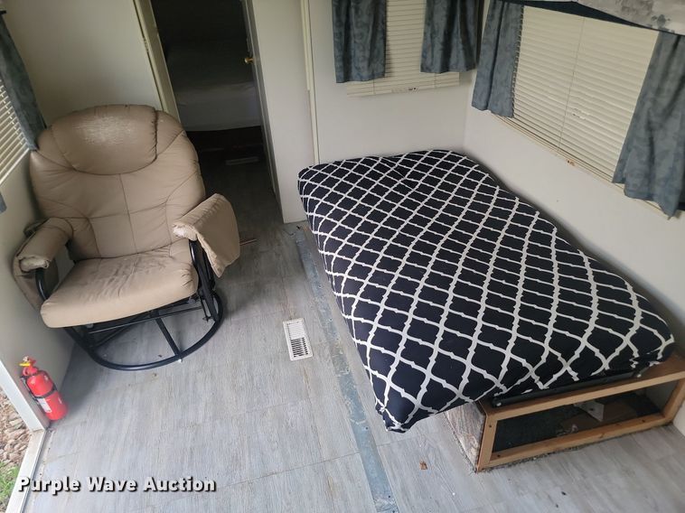 image for item OD9587 2002 Fleetwood Prowler 30N camper