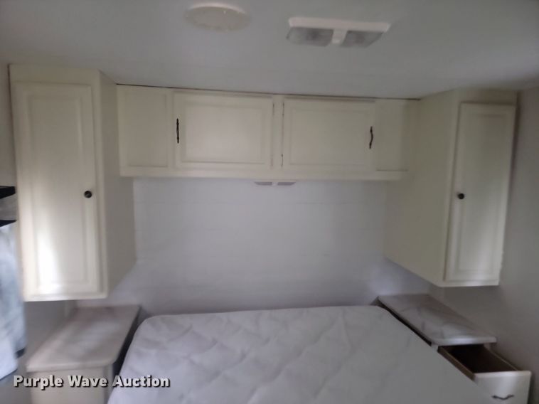 image for item OD9587 2002 Fleetwood Prowler 30N camper