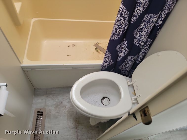 image for item OD9587 2002 Fleetwood Prowler 30N camper