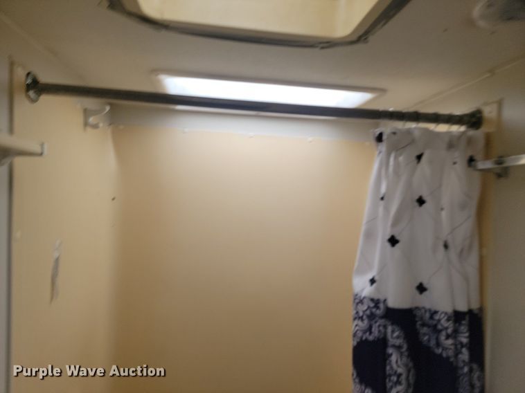 image for item OD9587 2002 Fleetwood Prowler 30N camper