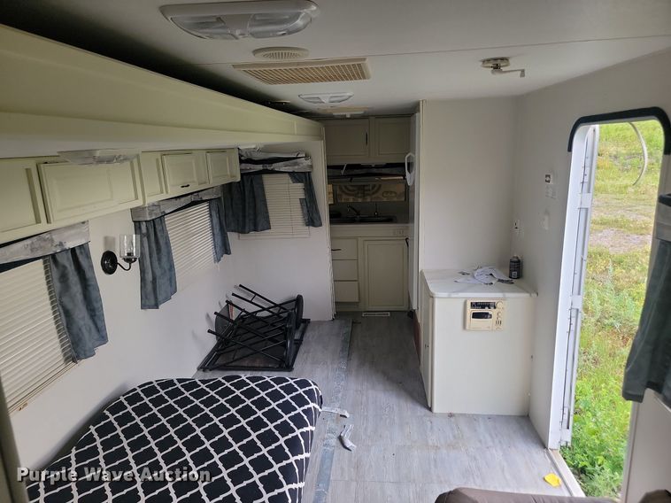 image for item OD9587 2002 Fleetwood Prowler 30N camper