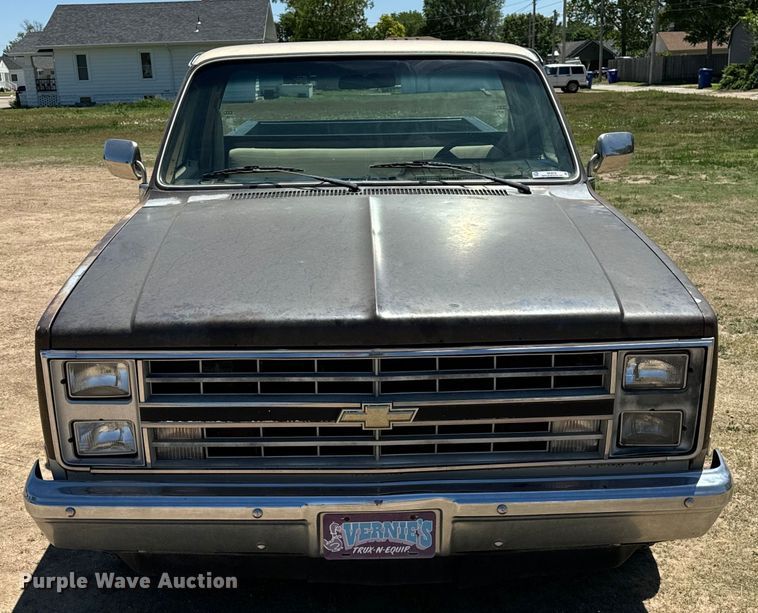 image for item OE9228 1985 Chevrolet  Silverado C10 pickup truck
