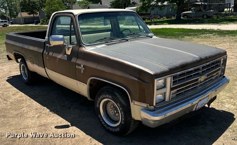 image for item OE9228 1985 Chevrolet  Silverado C10 pickup truck