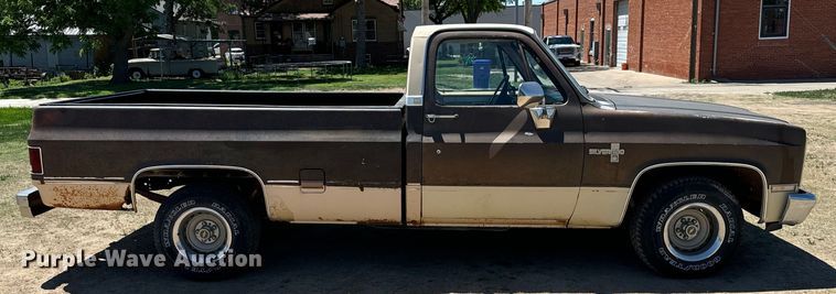 image for item OE9228 1985 Chevrolet  Silverado C10 pickup truck