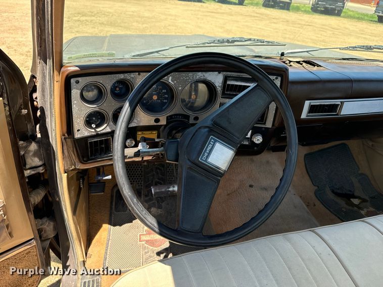 image for item OE9228 1985 Chevrolet  Silverado C10 pickup truck