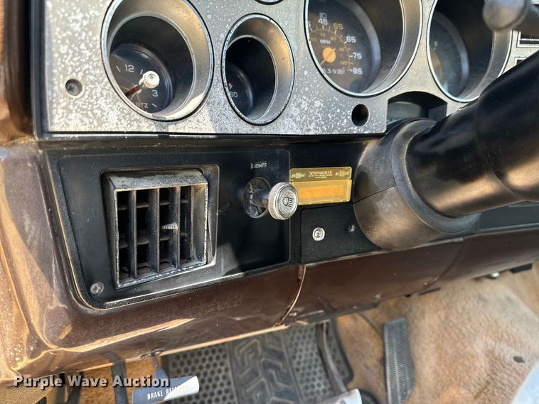 image for item OE9228 1985 Chevrolet  Silverado C10 pickup truck