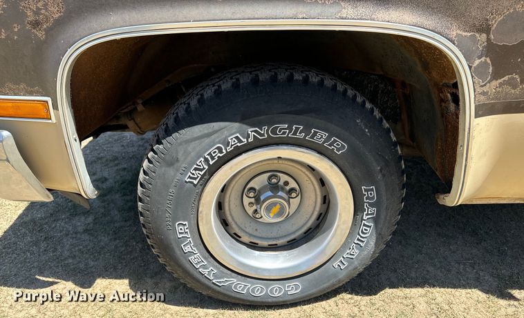 image for item OE9228 1985 Chevrolet  Silverado C10 pickup truck