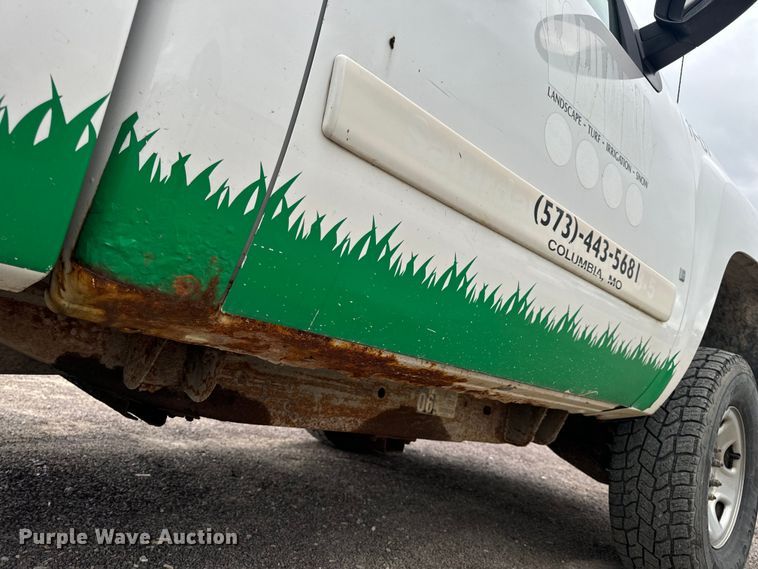 image for item OF9799 2007 Chevrolet  Silverado 2500HD pickup truck