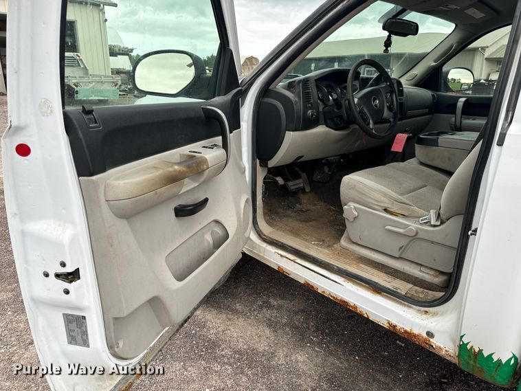 image for item OF9799 2007 Chevrolet  Silverado 2500HD pickup truck