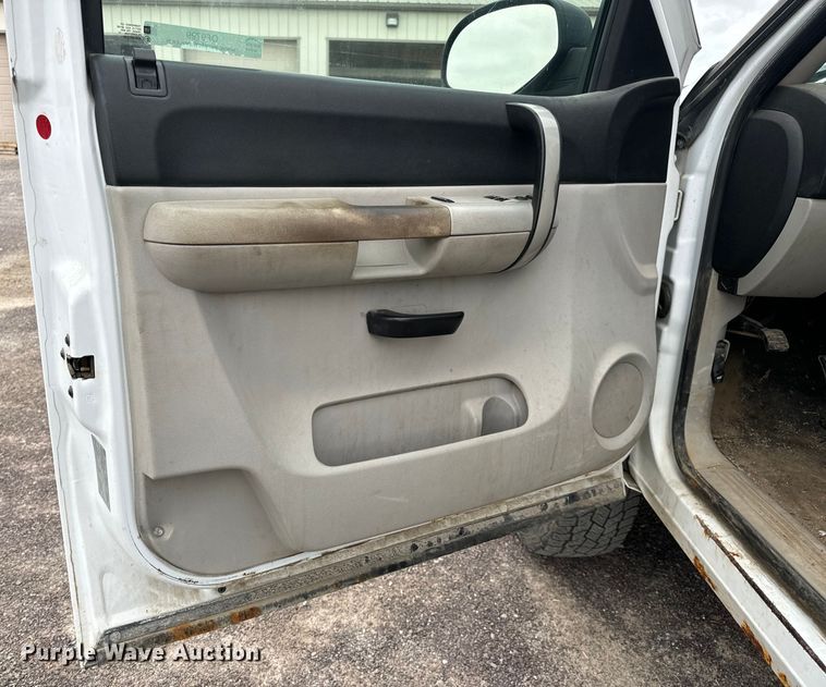 image for item OF9799 2007 Chevrolet  Silverado 2500HD pickup truck