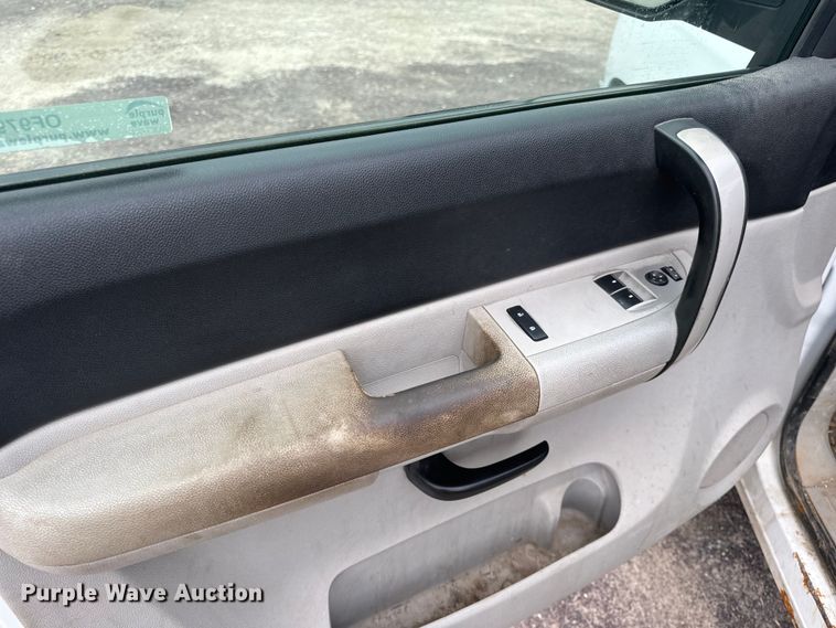 image for item OF9799 2007 Chevrolet  Silverado 2500HD pickup truck