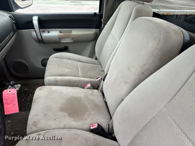 image for item OF9799 2007 Chevrolet  Silverado 2500HD pickup truck