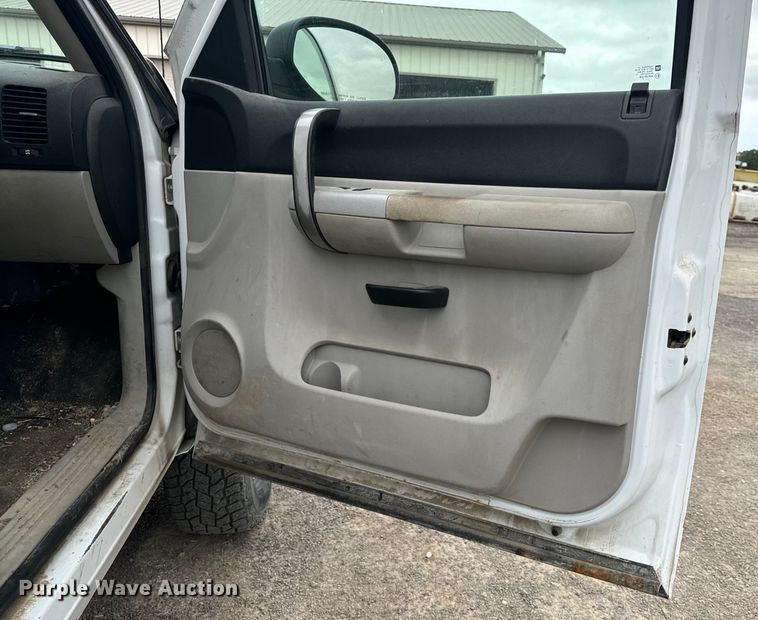 image for item OF9799 2007 Chevrolet  Silverado 2500HD pickup truck