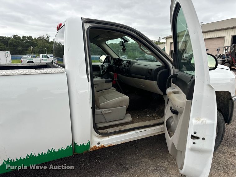 image for item OF9799 2007 Chevrolet  Silverado 2500HD pickup truck