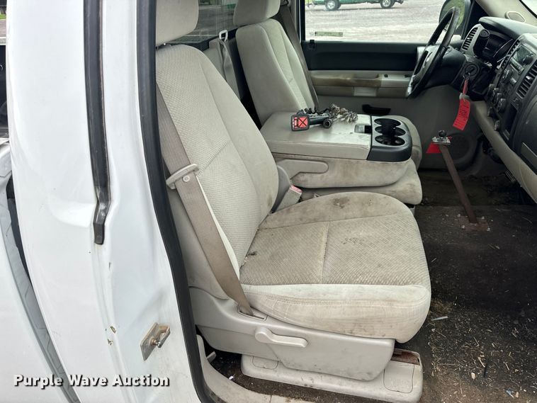 image for item OF9799 2007 Chevrolet  Silverado 2500HD pickup truck