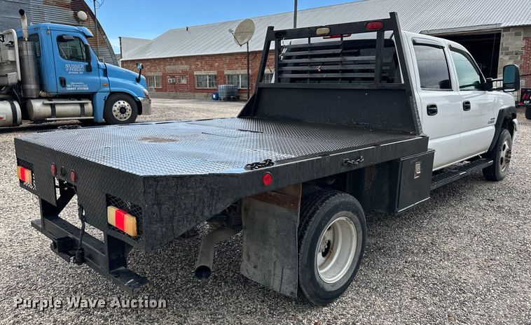 image for item OL9662 2007 Chevrolet Silverado 3500 Crew Cab flatbed pickup truck
