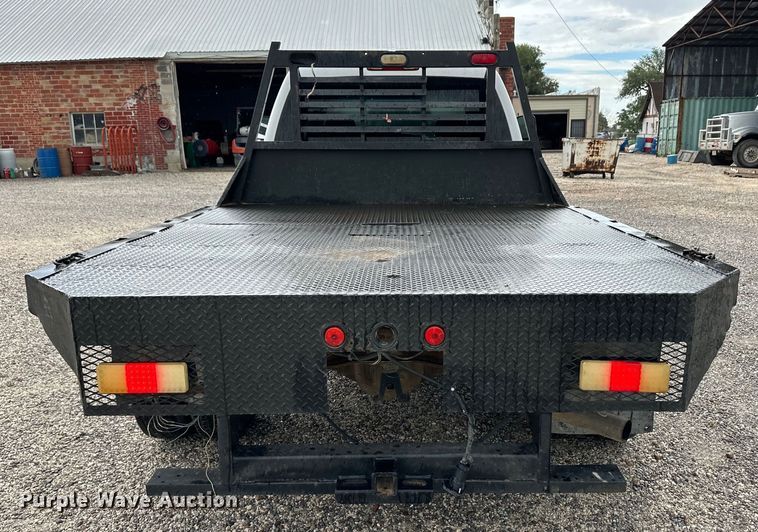 image for item OL9662 2007 Chevrolet Silverado 3500 Crew Cab flatbed pickup truck