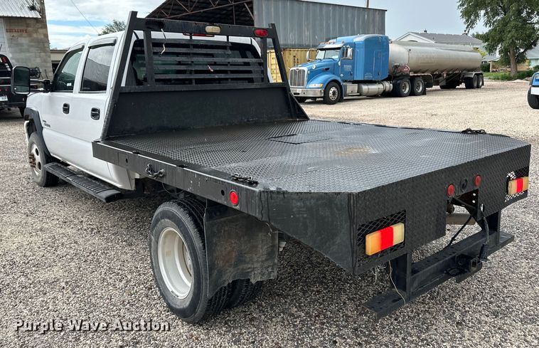 image for item OL9662 2007 Chevrolet Silverado 3500 Crew Cab flatbed pickup truck