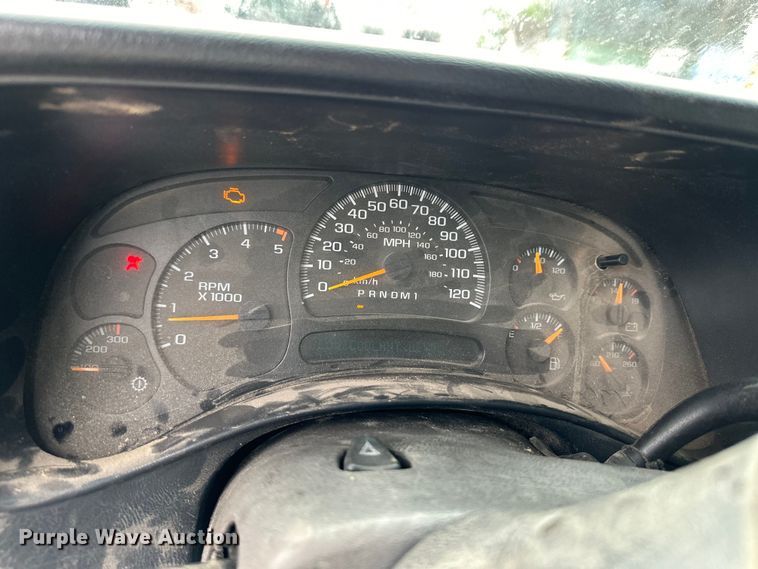 image for item OL9662 2007 Chevrolet Silverado 3500 Crew Cab flatbed pickup truck