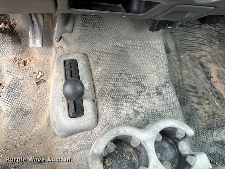 image for item OL9662 2007 Chevrolet Silverado 3500 Crew Cab flatbed pickup truck