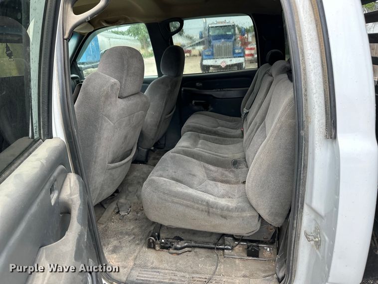 image for item OL9662 2007 Chevrolet Silverado 3500 Crew Cab flatbed pickup truck