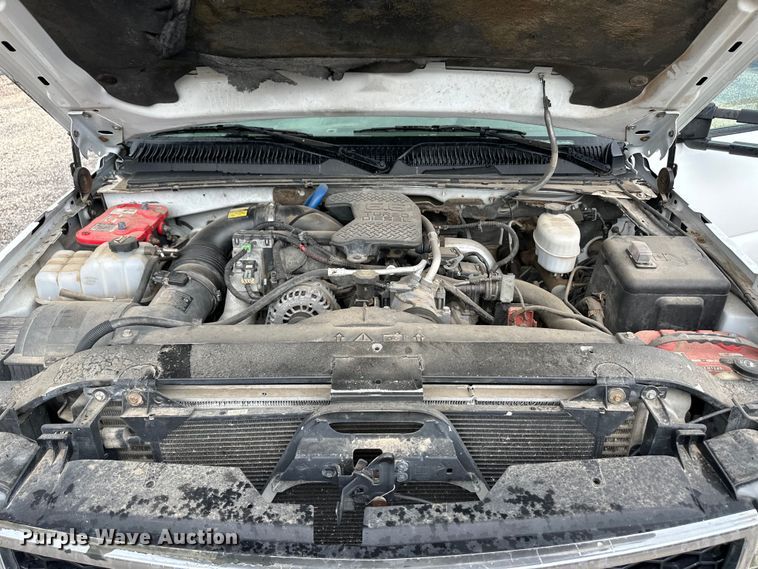 image for item OL9662 2007 Chevrolet Silverado 3500 Crew Cab flatbed pickup truck