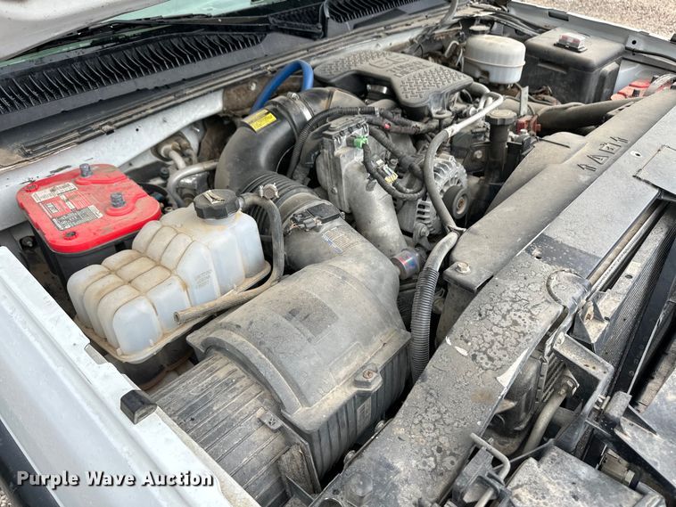 image for item OL9662 2007 Chevrolet Silverado 3500 Crew Cab flatbed pickup truck