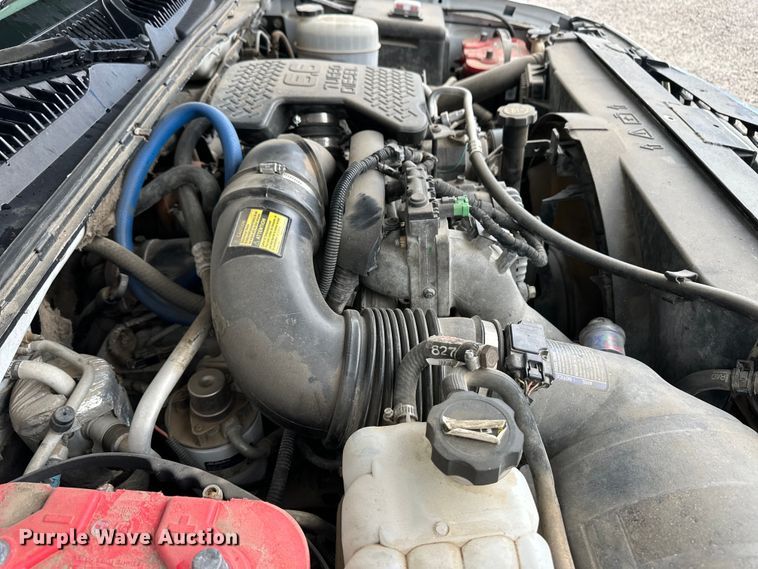 image for item OL9662 2007 Chevrolet Silverado 3500 Crew Cab flatbed pickup truck