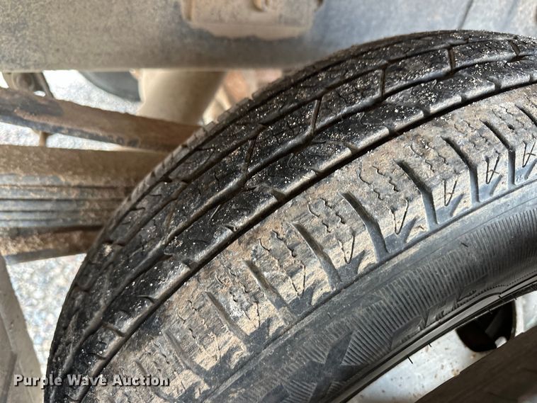 image for item OL9662 2007 Chevrolet Silverado 3500 Crew Cab flatbed pickup truck