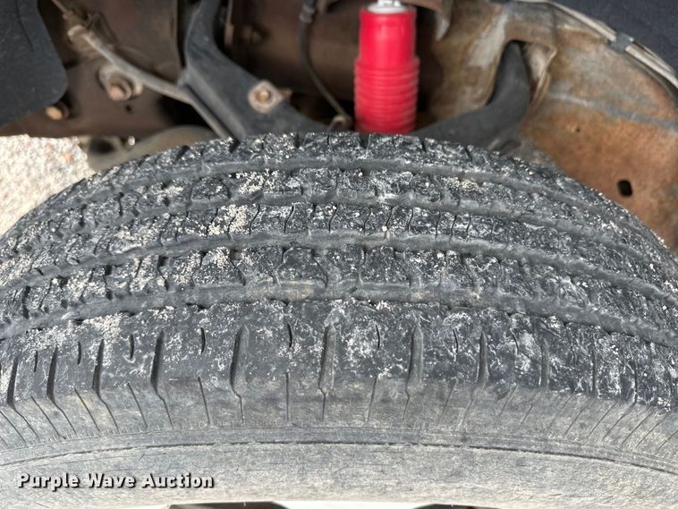 image for item OL9662 2007 Chevrolet Silverado 3500 Crew Cab flatbed pickup truck