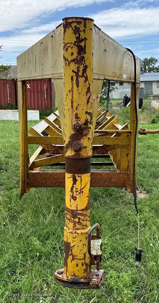 image for item OL9668 Hay bale trailer