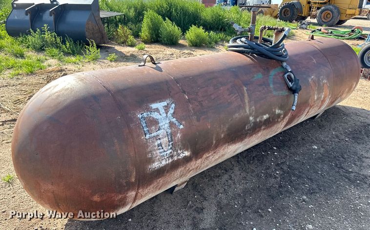 image for item OL9695 (2) fuel tanks