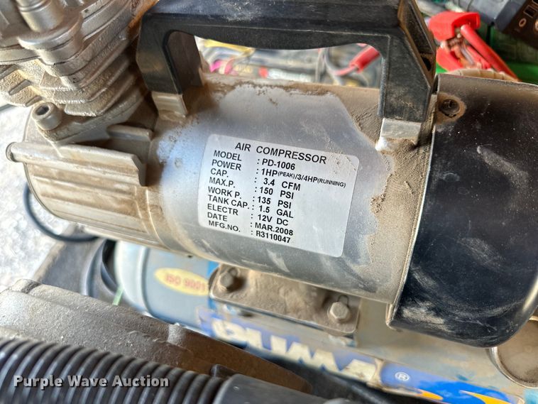 image for item OL9704 1994 Featherlite enclosed cargo trailer