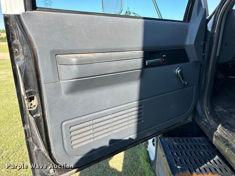 image for item OL9705 1995 GMC TopKick mobile command center truck